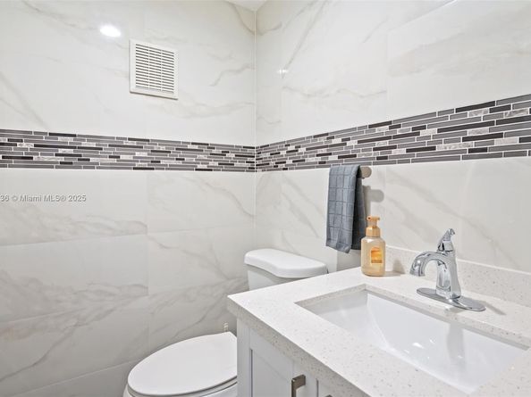 9373 Fontainebleau Blvd K212, Miami FL 33172