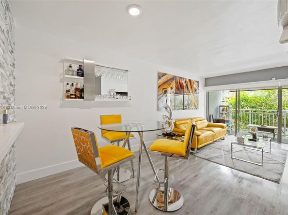 9373 Fontainebleau Blvd K212, Miami FL 33172