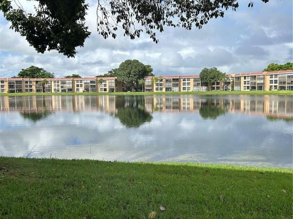6011 Coral Lake Dr 111, Margate FL 33063