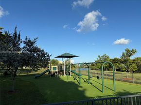 671 NE 195th St 205E, Miami FL 33179