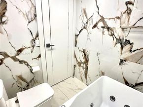 671 NE 195th St 205E, Miami FL 33179