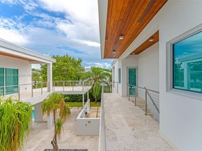 9101 SW 69th Ct, Pinecrest FL 33156