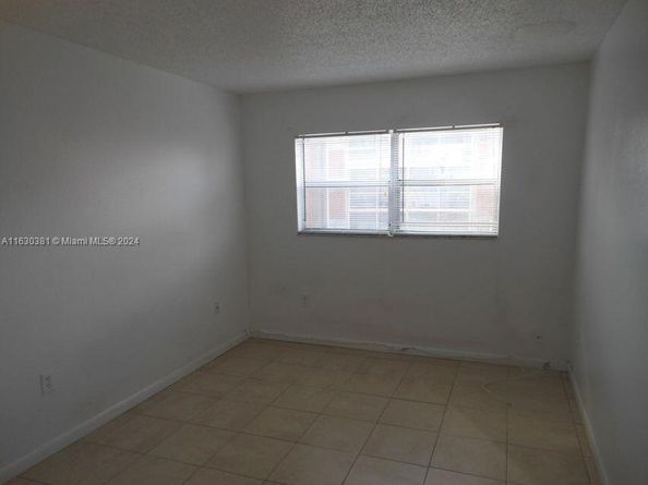 3610 NW 21st St 313, Lauderdale Lakes FL 33311