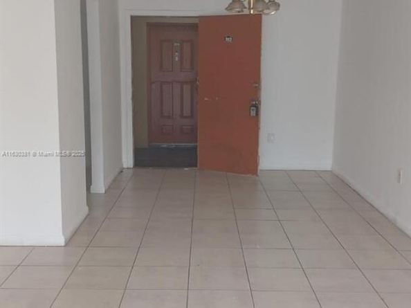 3610 NW 21st St 313, Lauderdale Lakes FL 33311