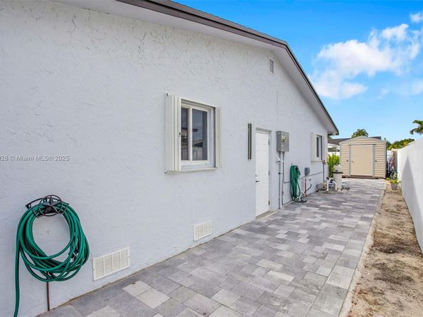16922 SW 107th Pl, Miami FL 33157