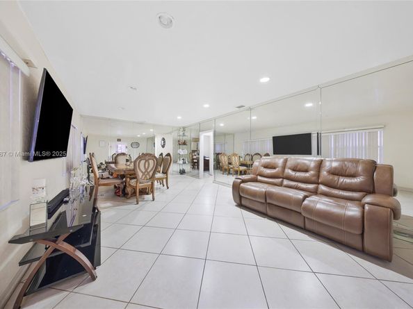 287 NW 31st St, Miami FL 33127