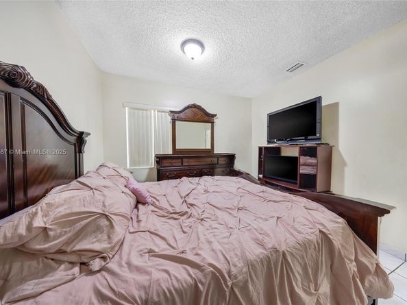 287 NW 31st St, Miami FL 33127