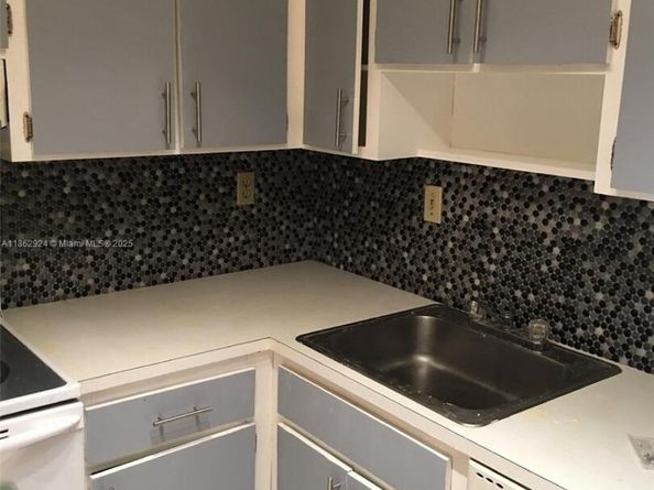 3582 NE 171st St 203, North Miami Beach FL 33160