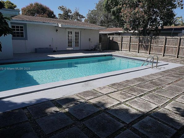 1921 Bahama Dr, Miramar FL 33023