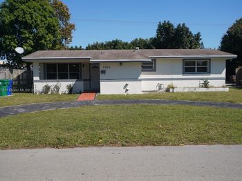 1921 Bahama Dr