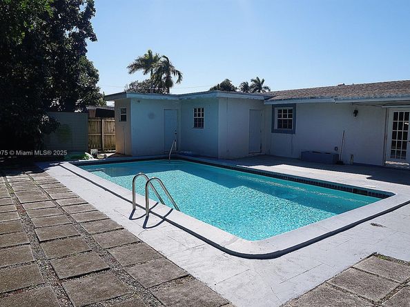 1921 Bahama Dr, Miramar FL 33023