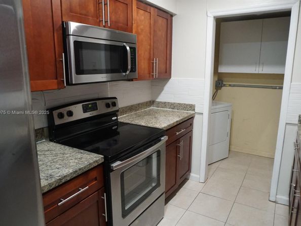 1921 Bahama Dr, Miramar FL 33023