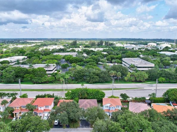 573 NW 135th Ter, Plantation FL 33325