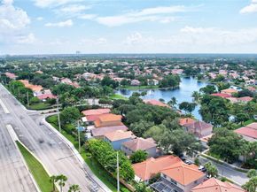 573 NW 135th Ter, Plantation FL 33325