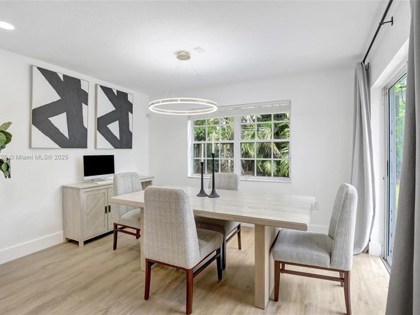 573 NW 135th Ter, Plantation FL 33325