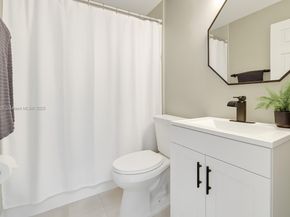 573 NW 135th Ter, Plantation FL 33325