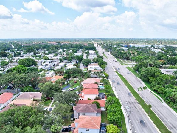573 NW 135th Ter, Plantation FL 33325