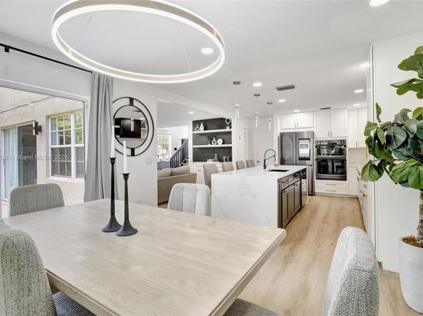 573 NW 135th Ter, Plantation FL 33325