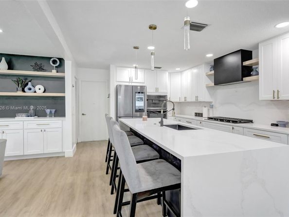573 NW 135th Ter, Plantation FL 33325