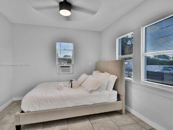 585 NW 51st St, Miami FL 33127