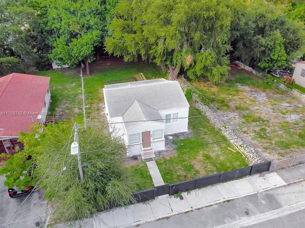 585 NW 51st St, Miami FL 33127