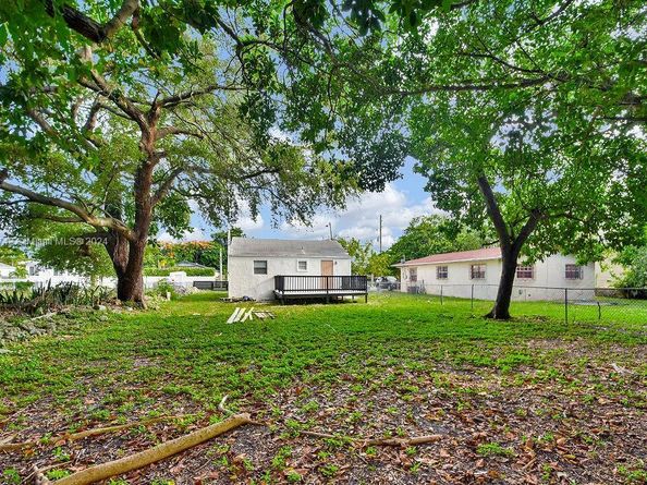 585 NW 51st St, Miami FL 33127