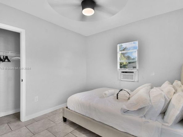 585 NW 51st St, Miami FL 33127