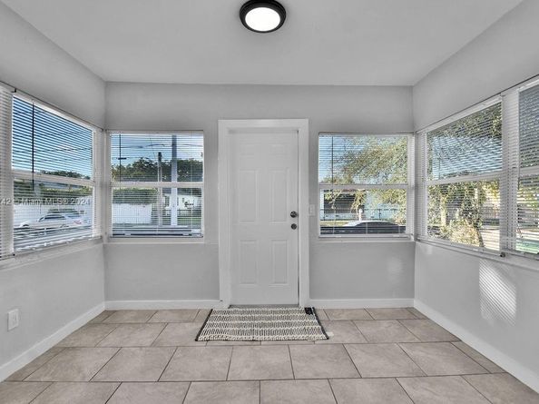 585 NW 51st St, Miami FL 33127