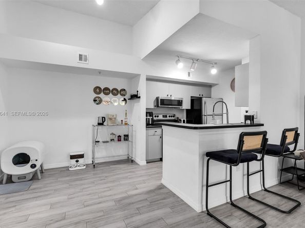 2457 Centergate Dr 306, Miramar FL 33025