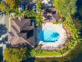 2457 Centergate Dr 306, Miramar FL 33025