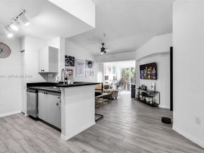 2457 Centergate Dr 306, Miramar FL 33025