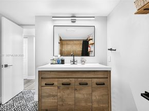 3900 N Hills Dr 303, Hollywood FL 33021