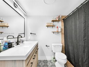 3900 N Hills Dr 303, Hollywood FL 33021