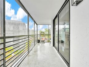 3900 N Hills Dr 303, Hollywood FL 33021