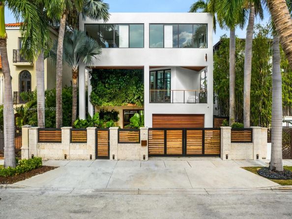 1755 Fairhaven Pl, Miami FL 33133
