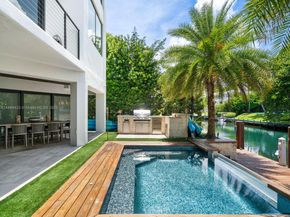 1755 Fairhaven Pl, Miami FL 33133