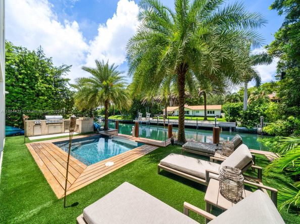 1755 Fairhaven Pl, Miami FL 33133
