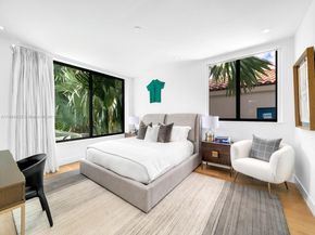 1755 Fairhaven Pl, Miami FL 33133