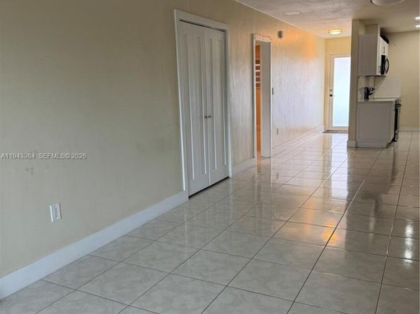 300 NE 191st St 219, Miami FL 33179