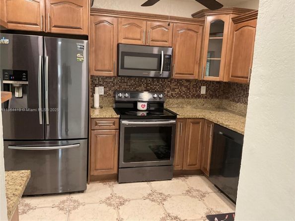 1150 NE 143rd St, North Miami FL 33161