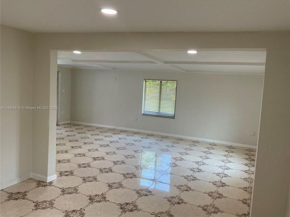 1150 NE 143rd St, North Miami FL 33161