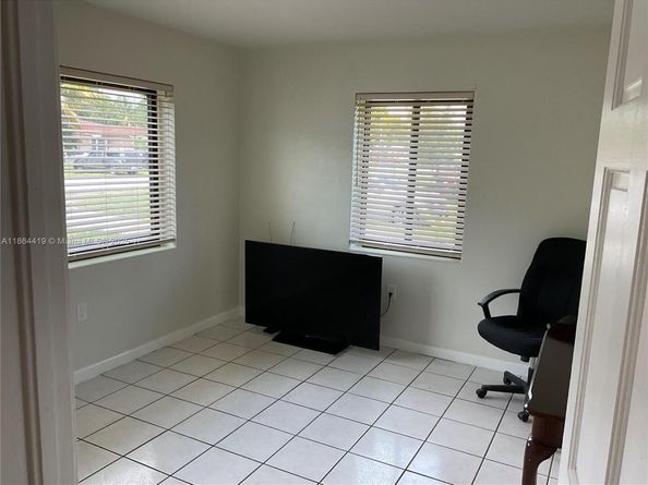 1150 NE 143rd St, North Miami FL 33161
