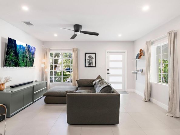 1009 NW 11th Ct, Miami FL 33136