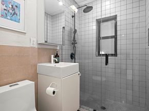 1009 NW 11th Ct, Miami FL 33136