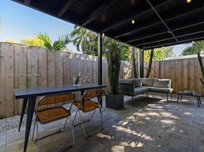 1009 NW 11th Ct, Miami FL 33136