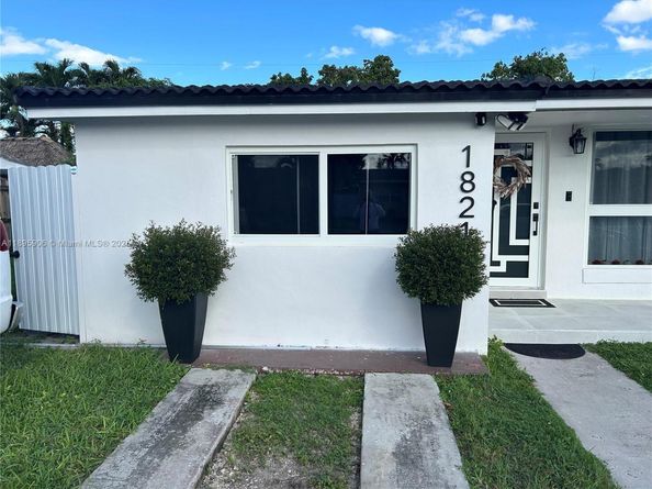 1821 SW 92nd Pl, Miami FL 33165