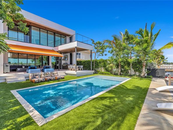 1510 Stillwater Dr, Miami Beach FL 33141