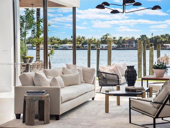 1510 Stillwater Dr, Miami Beach FL 33141