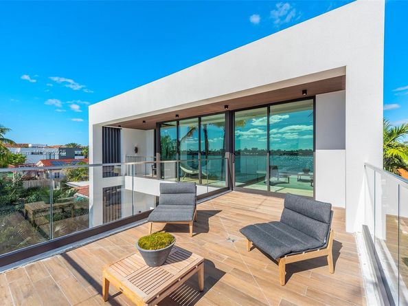 1510 Stillwater Dr, Miami Beach FL 33141