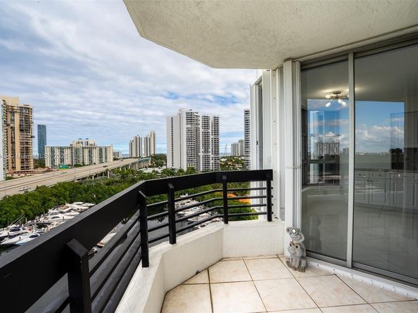 3500 Mystic Pointe Dr 1205, Aventura FL 33180